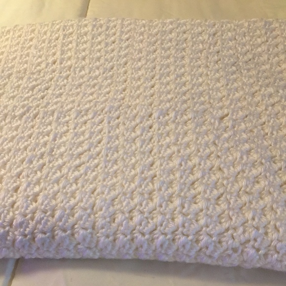 Crocheted Handmade White Baby Blanket. NWT. Indulge in luxurious warmth softness - Picture 1 of 1